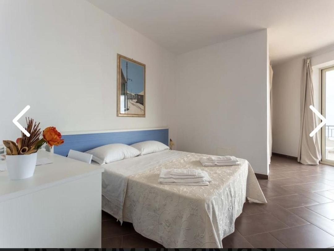 La Nave Sul Mare Di Taormina Bed & Breakfast Letojanni Exterior photo